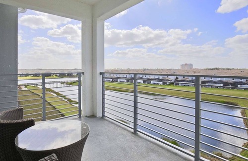 Campbell Condominio | Nuevo condominio de 2 dormitorios / 2 baños: muy cerca de Disney (¡y Star Wars!)