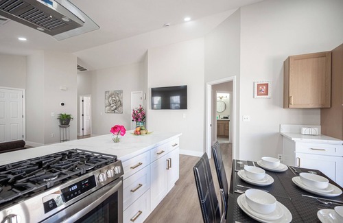 Canyon Gate Casa | "Contact me, and there might be a pleasant surprise."