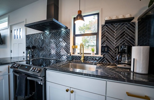 New Braunfels Cabina | Contained In Gruene! Hot Tub/Outdoor Shower