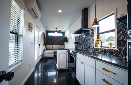 New Braunfels Cabina | Contained In Gruene! Hot Tub/Outdoor Shower