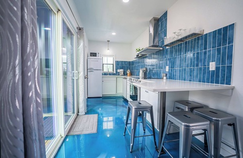 New Braunfels Cabina | Contained in Gruene River Theme. 5 minutes to Gruene Hall
