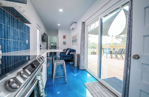 New Braunfels Cabina | Contained in Gruene River Theme. 5 minutes to Gruene Hall