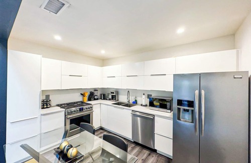 View Park-Windsor Hills Casa | Contemporary 1BR House with Pool Near SoFi - MK2
