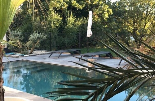 Montboucher-sur-Jabron Casa | Villa de arquitectura contemporánea con techos planos, últimos 3 años