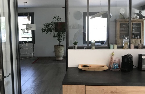 Pernes-les-Fontaines Villa | Contemporary air-conditioned villa with heated pool