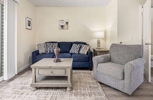 Holiday Hills Apartamento | ✵ Contemporary 2 Bedroom Condo @ Holiday Village ➠ Unit 3885 ✵