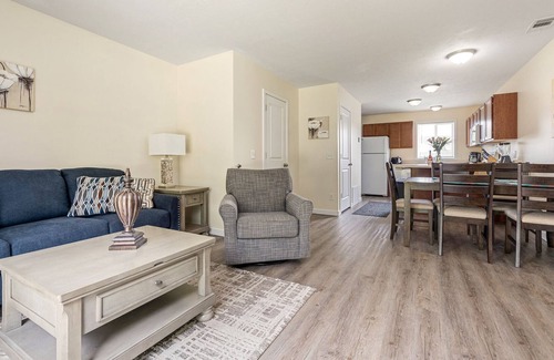 Holiday Hills Apartamento | ✵ Contemporary 2 Bedroom Condo @ Holiday Village ➠ Unit 3885 ✵