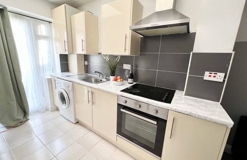 West Hendon Apartamento | Contemporary 2 bed Apt Close to Mall with Free Parking & Fast Wifi