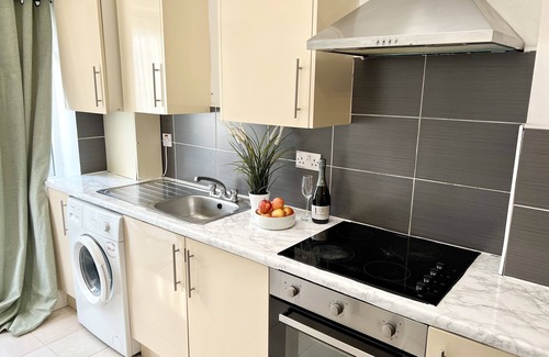 West Hendon Apartamento | Contemporary 2 bed Apt Close to Mall with Free Parking & Fast Wifi