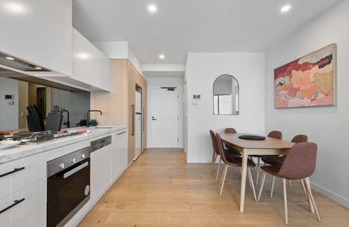 Clayton Apartamento | Contemporary 2-Bed Haven with Swimming Pool
