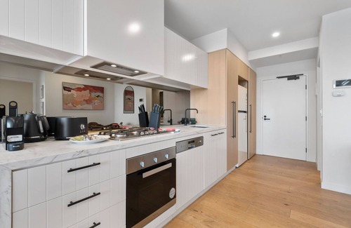 Clayton Apartamento | Contemporary 2-Bed Haven with Swimming Pool