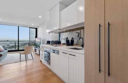Clayton Apartamento | Contemporary 2-Bed Haven with Swimming Pool