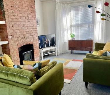 Kimberley Casa | Contemporary 2 Bedroom Victorian Town House - Sleeps up to 6