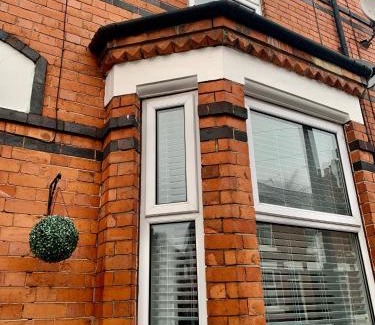 Kimberley Casa | Contemporary 2 Bedroom Victorian Town House - Sleeps up to 6