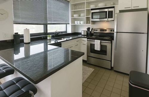East Hyde Park Apartamento | Contemporary 2BR Apartment in Vibrant Hyde Park