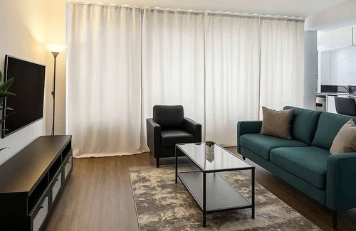 East Hyde Park Apartamento | Contemporary 2BR Apartment in Vibrant Hyde Park