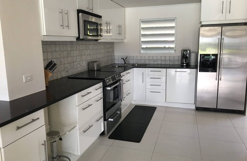 Jolly Harbour Villa | 2BR Villa contemporánea en Jolly Harbour
