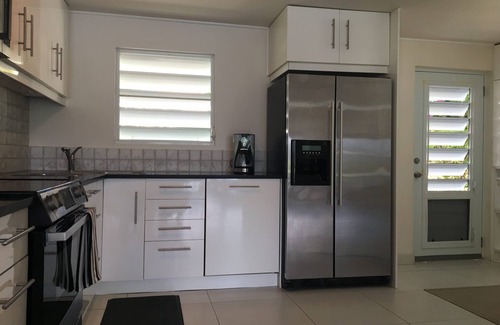 Jolly Harbour Villa | 2BR Villa contemporánea en Jolly Harbour