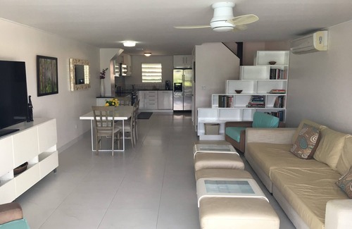 Jolly Harbour Villa | 2BR Villa contemporánea en Jolly Harbour