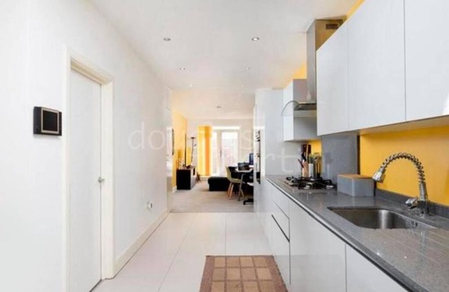 West Hendon Apartamento | Contemporary 3 Bed Apartment in Hendon Central.