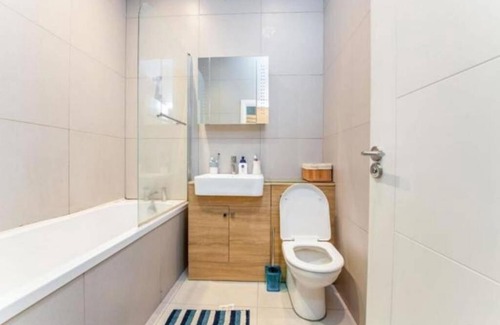 West Hendon Apartamento | Contemporary 3 Bed Apartment in Hendon Central.