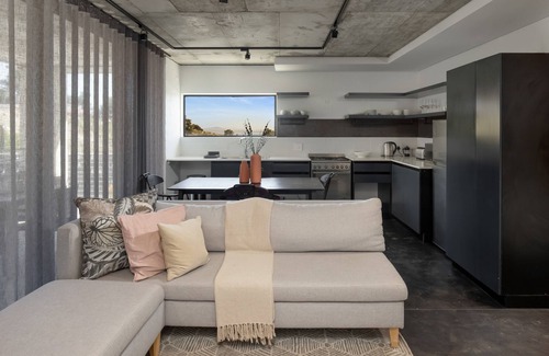 Schotsche Kloof Apartamento | Contemporary 3-Bedroom in Bo-Kaap | Views and Pool