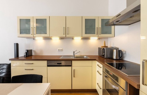 Smichov Apartamento | Contemporary 3 bedroom apartment close to Prague Castle by easyBNB