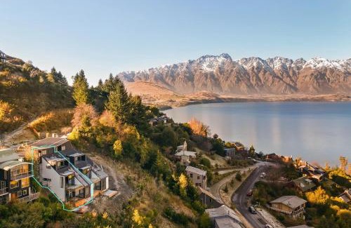 Sunshine Bay Casa | Contemporary 3 Bedroom House with Stunning View
