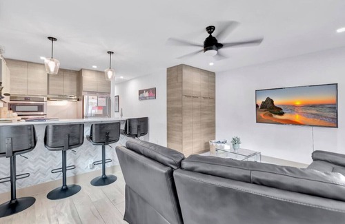 Lake Ridge Casa | Contemporary 3BR 3 BA Duplex, Amazing Outdoor Area