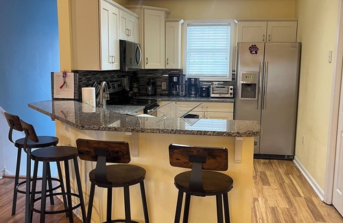 Rehoboth Beach Condominio | Contemporary 3BD/2BA Condo Perfect for YOUR Next Getaway (Pleasure or Work!)