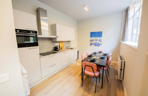 Nieuwe Werk Apartamento | Contemporary 3BDR Apartment WS