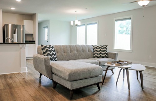 Barker Casa | Contemporary 3BR Home for 30+ Days