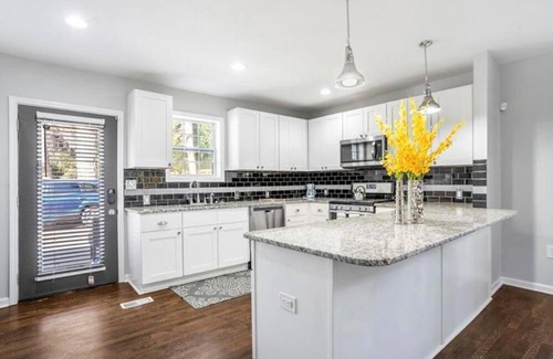 Atlanta Casa | Contemporary 3BR Home with Private Hot-Tub