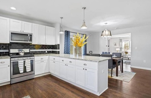 Atlanta Casa | Contemporary 3BR Home with Private Hot-Tub