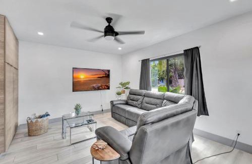 Lake Ridge Casa | Contemporary 3BR 3 BA Duplex, Amazing Outdoor Area