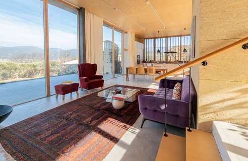 Villars Casa | Contemporary 4-bed house with infinity pool and countryside views.
