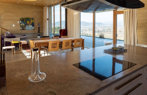 Villars Casa | Contemporary 4-bed house with infinity pool and countryside views.
