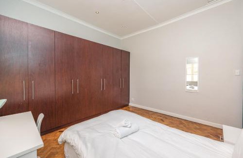 Salt River Apartamento | Contemporary 4 Bedroom Home