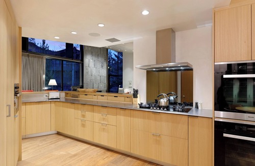 Aspen Casa | Contemporary 5 bedroom SFH home in Aspen core. Luxury, high end finishes.