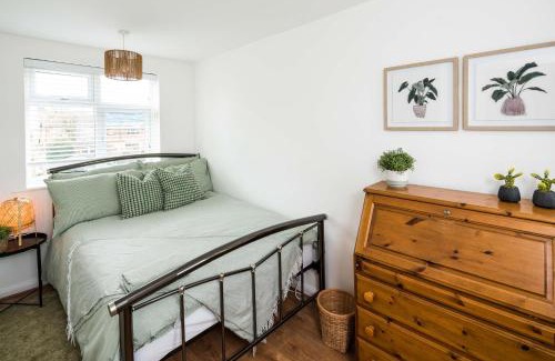 Woodhouse Casa | Contemporary 5 Bedroom with Garden North Finchley