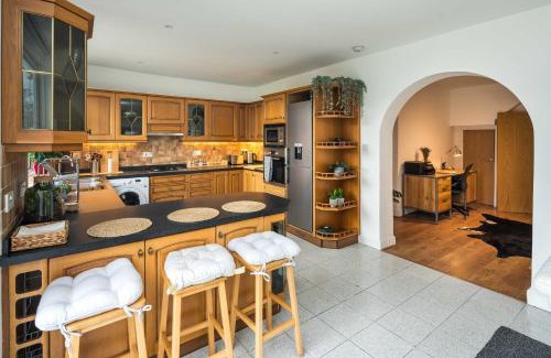 Woodhouse Casa | Contemporary 5 Bedroom with Garden North Finchley