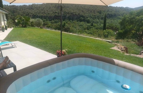 Bedarieux Villa | Contemporary villa with stunning views