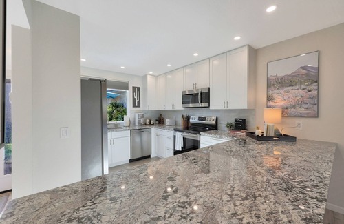 Sunrise Villas Condominio | Contemporary and quiet patio home in an unbeatable Scottsdale location.