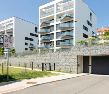 Prague 5 Apartamento | Contemporary apartment with garage parking
