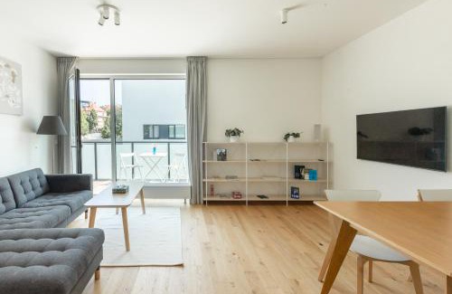 Prague 5 Apartamento | Contemporary apartment with garage parking