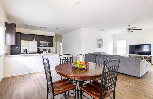 Austin Casa | Contemporary Austin Home Near Downtown & Airport