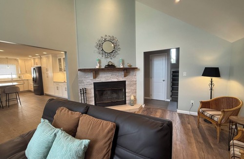 Villas Casa | Contemporary Beach house on Bay block, just steps to amazing sunsets!