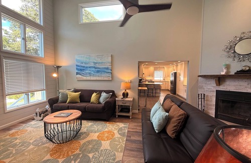 Villas Casa | Contemporary Beach house on Bay block, just steps to amazing sunsets!