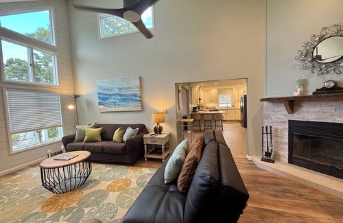Villas Casa | Contemporary Beach house on Bay block, just steps to amazing sunsets!