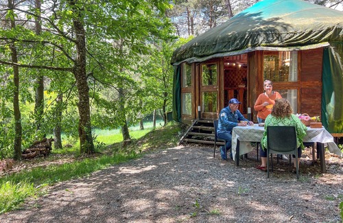 Chataigneraie Cantalienne Chalet De Esquí | Familia contemporánea cantal yurt 6 pers